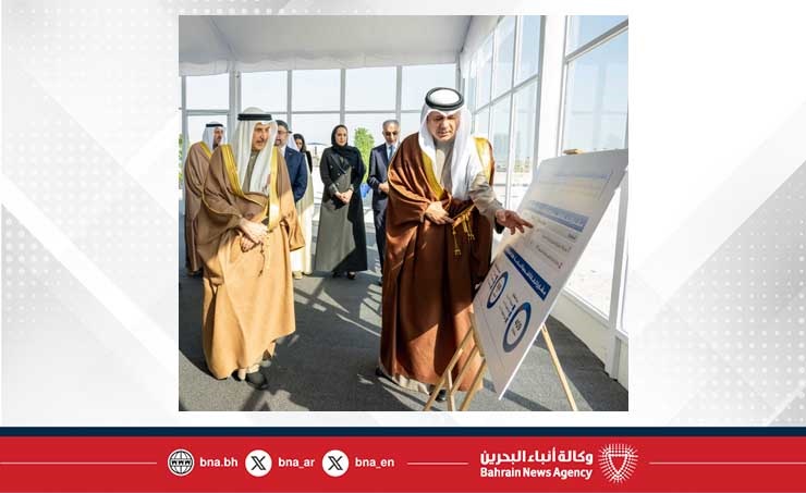 تدعم مسار تحول الطاقة في مملكة البحرين وتضيف 100 ميجاوات إلى منظومة الكهرباء.. نائب رئيس مجلس الوزراء يضع حجر الأساس لمحطة الدور لإنتاج الكهرباء بالطاقة الشمسية